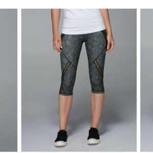 Lululemon Cool To Street Crop in Jazzy White Gator Green Size 6 Style# W6F59S